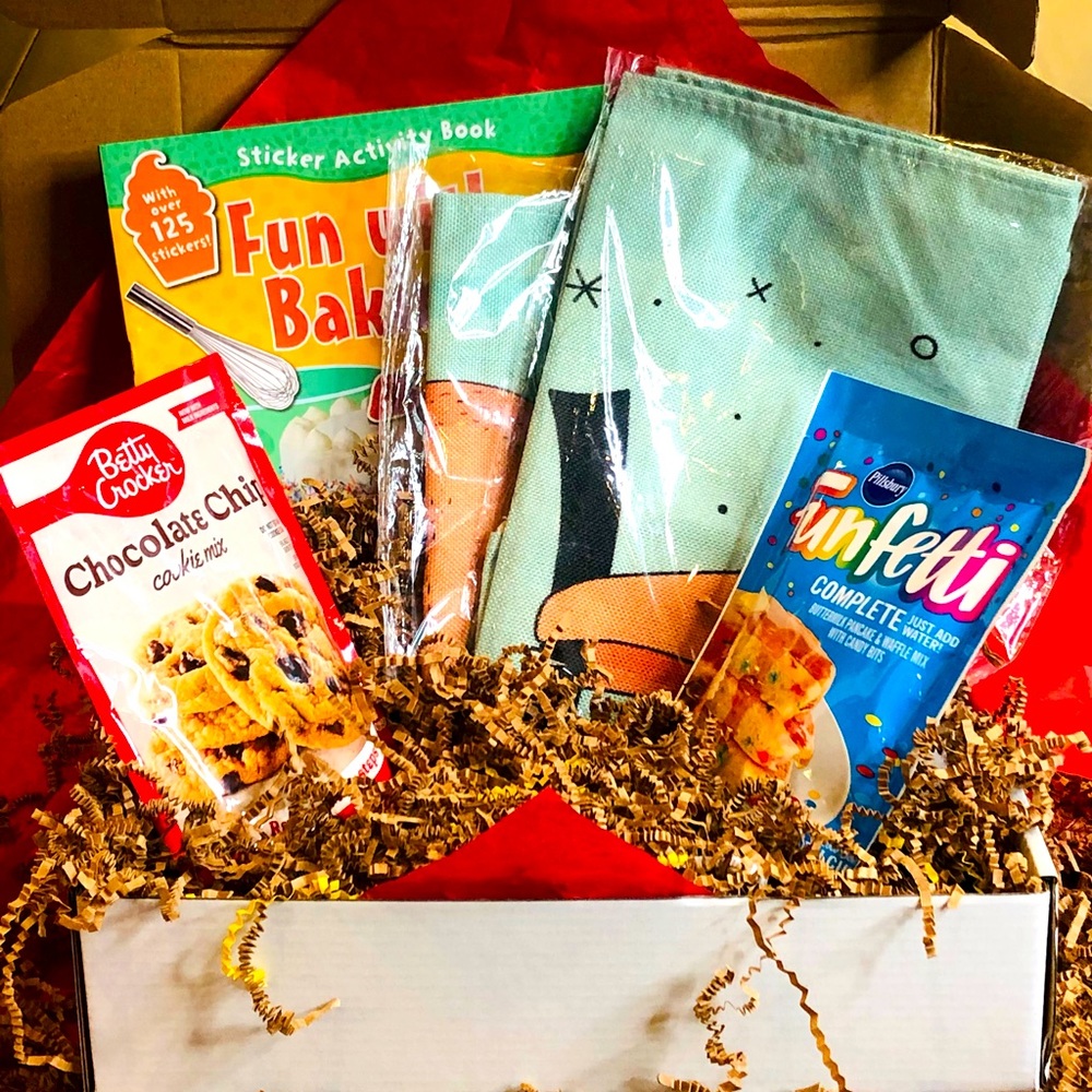 🎁 Baking & Cooking Themed Gift Box with Matching Apron for Adult and Child 🧁🍳